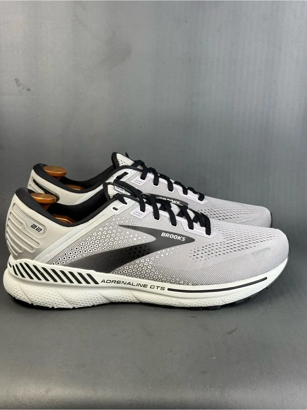 Brooks Adrenaline GTS 22 running athletic  sneaker shoes men’s size 12.5 wide